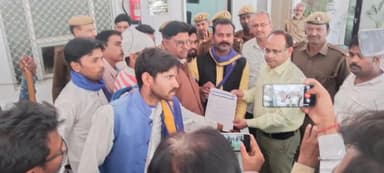 आज दिनांक 02/03/2023 जिलामुख्यालय फर्रुखाबाद मे आजाद समाज पार्टी (कांशीराम) व भीम आर्मी द्वारा अल्पसंख्यक समाज के भाई #नासिर व #जुनैद हत्याकांड के विरोध मे धरना-प्रदर्शन व महामहिम राष्ट्रपति को ज्ञापन सौंपा@asp@asp4up