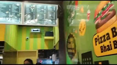 दरभंगा: सांसद गोपाल जी ठाकुर ने दरभंगा में नाका 6 पर एक कुल्हड़ चाय की दुकान का किया उद्घाटन