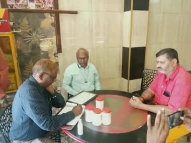 भदोही: होली पर्व के मद्देनज़र गुरुवार को भदोही नगर में खाद्य सुरक्षा विभाग के द्वारा की गई चेकिंग