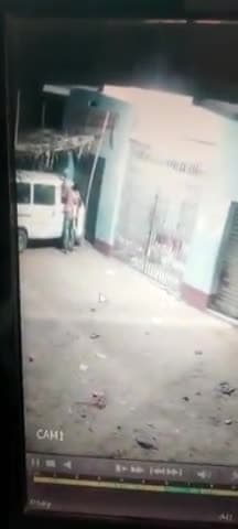 परमहंस विद्या निकेतन सुकियावां हुलासगंज में बीती रात  गाड़ी से चोरी करते हुए सीसी टीवी में कैद हुआ वीडियो #राजनीति