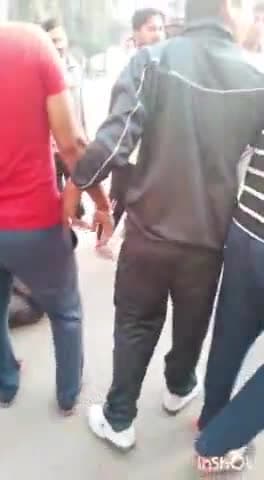 एटा: असीसी कान्वेंट स्कूल में घुसकर मानसिक विक्षिप्त व्यक्ति ने फेंके ईंट पत्थर, स्कूल के छोटे-छोटे बच्चों में डर का माहौल