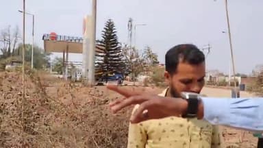 जगदलपुर: शहर के गीदम रोड पर ट्रकों की अव्यवस्थित लाइन और पार्किंग की वजह से ट्रैफिक व्यवस्था हो रही प्रभावित