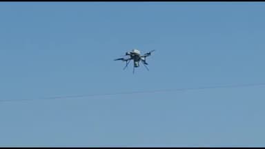 एटा: आगामी त्योहारों के मद्देनजर कोतवाली देहात पुलिस ने विभिन्न गांवों में ड्रोन से की निगरानी, चलाया अभियान