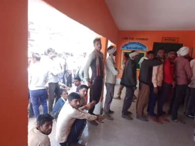 दातागंज: उसावां विकास क्षेत्र ग्राम पंचायत दारानगर में ग्राम प्रधान पद के लिए हो रहा है उपचुनाव