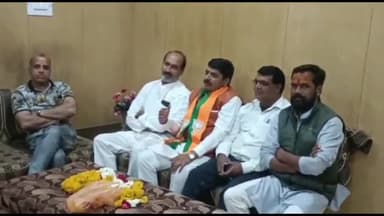 शाजापुर: स्थानीय पीडब्ल्यूडी रेस्ट हाउस पर भाजपा किसान मोर्चा के प्रदेश उपाध्यक्ष ने बजट को लेकर मीडिया कर्मियों से की चर्चा