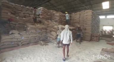 एटा: जिला एटा के पात्र कार्ड धारकों को 5 से 20 मार्च तक निशुल्क मिलेगा राशन, जिला पूर्ति अधिकारी ने दी जानकारी