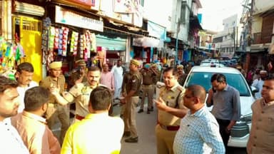 गोरखपुर: डीएम व एसएसपी गोरखपुर ने राजघाट व कोतवाली थाना क्षेत्र में भ्रमण कर लिया सुरक्षा व्यवस्था का जायजा