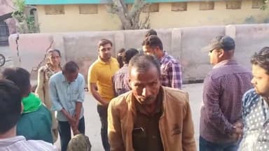 एटा: आसपुर के पास ट्रक और ट्रैक्टर में हुई भीषण भिड़ंत, एक की हालत गंभीर