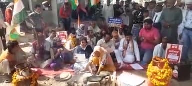 बढ़ती महंगाई के खिलाफ हाथरस कांग्रेस जिला अध्यक्ष चंद्रगुप्त विक्रमादित्य द्वारा विरोध प्रदर्शन