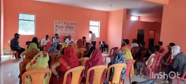 जलेसर: खंड विकास अधिकारी ने शासन के निर्देश पर नोडल अधिकारी के साथ मेंहकी पंचायत में ग्राम चौपाल कर लोगों को दी जानकारी