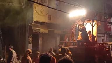 हाथरस: हाथरस शहर के मुख्य बाजारों से होते हुए रंगभरनी एकादशी पर गोविंद भगवान की निकाली गई रथ यात्रा।