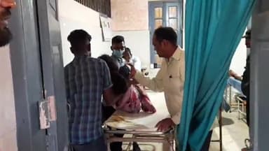 लोहरदगा: मसमानो टोंगरी के पास ट्रैक्टर के पलटने से तीन लोग दब कर हुवे गंभीर रूप से घायल मासूम बालक निकला सुरक्षित