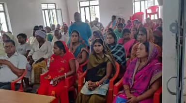 पटोरी: पटोरी प्रखंड के किसान भवन परिसर में कृषि विभाग की तरफ से आत्मा के द्वारा कृषक गोष्ठी का आयोजन किया गया.