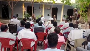 दौसा: सैंथल पुलिस थाना परिसर में  होली व धुलण्डी पर्व के चलते सीएलजी की बैठक हुई आयोजित, होली पर्व भाईचारे से मनाने की अपील की