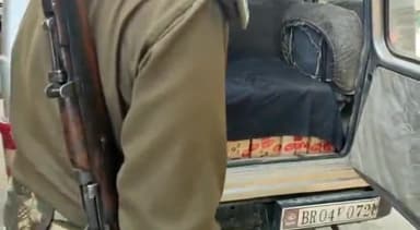 कटेया: जमुनहा राजेन्द्र मोड़ के समीप से पुलिस ने 1765 पीस देशी-विदेशी शराब के साथ बोलेरो गाड़ी किया जब्त, एक तस्कर गिरफ्तार