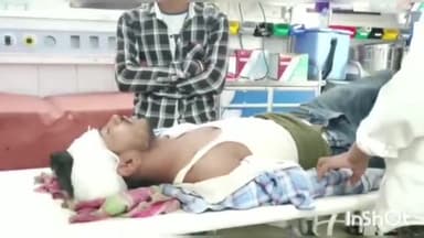 जमुई: मंझवे पेट्रोल पंप के पास अज्ञात वाहन की ठोकर से घायल हुए बाइक सवार दो युवकों में से एक युवक को पटना किया गया रेफर