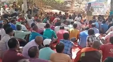 (राजगीर ),नालंदा फुटपाथ दुकानदार अधिकार मंच के द्वारा मासिक बैठक को संबोधित करते हुए:- डॉ.अमित कुमार पासवान (अधिवक्ता)