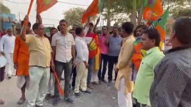 सिरोंज: त्रिपुरा और नागालैंड में भाजपा की सरकार बनने पर नगर पालिका के सामने कार्यकर्ताओं ने मनाया जश्न,बांटी मिठाई