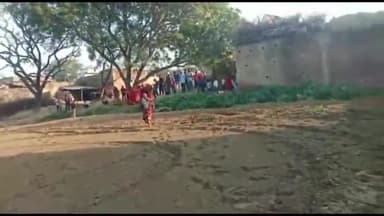 एटा: थाना मारहरा के भावनगर में खेत की जुताई के दौरान आक्रोशित लोगों का लाठी-डंडों के साथ वीडियो आया सामने