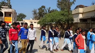 शाहजहांपुर: जीआईसी कांट में हाई स्कूल सामाजिक विज्ञान विषय की बोर्ड परीक्षा संपन्न स्टैटिक मजिस्ट्रेट ने किया निरीक्षण