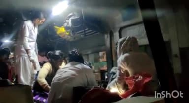 एटा: मेडिकल कॉलेज गेट के सामने चलती रोडवेज बस में महिला ने बच्चे को दिया जन्म, जच्चा-बच्चा दोनों सुरक्षित