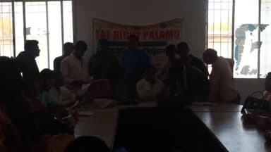 मोहम्मदगंज: प्रखंड कार्यालय में खाद्य कारोबार को लेकर लाइसेंस एवं रजिस्ट्रेशन के लिए लगा शिविर