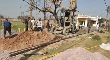 नवाबगंज: जैदपुर स्थित विद्युत वितरण उपकेंद्र में जर्जर पड़े मार्ग पर आरसीसी सड़क निर्माण कार्य हुआ शुरू