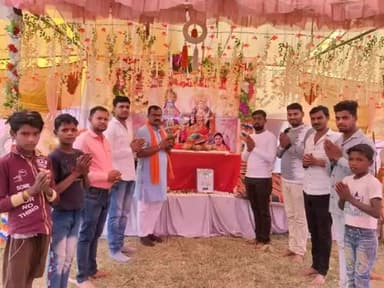 बेमेतरा: कठौतिया में आयोजित श्री लक्ष्मी नारायण महायज्ञ कार्यक्रम में शामिल हुए भाजपा नेता दयावंत बांधे,लोगों से की मुलाकात