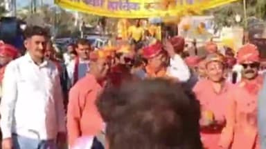 मुरादाबाद: रामलीला समिति द्वारा दीनदयाल में एकादशी का जुलूस बड़ी धूमधाम के साथ निकाला गया, बढ़ चढ़कर लिया लोगों ने भाग