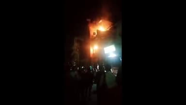 प्रयागराज: एलोपी मंदिर के पीछे एक मकान में लगी भीषण आग, मौके पर पहुंची फायर ब्रिगेड की दो गाड़ियों ने आग पर किया काबू