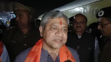 धनौरा: गजरौला रेलवे स्टेशन पर पहुंचे रेलवे मंत्री का भाजपा कार्यकर्ताओं ने किया स्वागत व्यापारियों ने सौंपा ज्ञापन