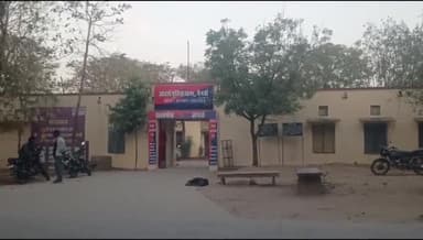 नैनवां: उनियारा रोड पर दुकान के बाहर खड़ी स्कूटी से मोबाइल चोरी के मामले में आरोपी नाबालिग को पुलिस ने किया निरुद्ध