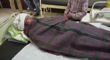 खुरई: खुरई के ऑडिटोरियम के पास सड़क पर निकल रहे एक युवक के टकराने से बाइक सवार महिला गिरी, महिला हुई घायल