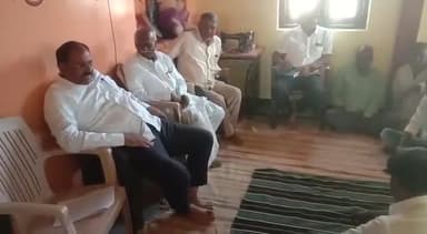 ಮುಂಡರಗಿ: ಹಳ್ಳಿಗುಡಿ ಗ್ರಾಮದಲ್ಲಿ 'ವಿಜಯ ಸಂಕಲ್ಪ' ಯಾತ್ರೆ ಪೂರ್ವಭಾವಿ ಸಭೆ