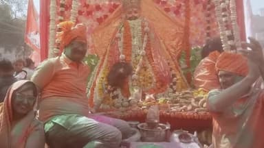 बलरामपुर: भगवती गंज नगर में निकाली गई धूमधाम से श्री श्याम सतरंगी निशान शोभायात्रा