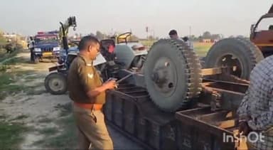 एटा: आसपुर चौराहे के पास ट्रक ने ट्रैक्टर ट्रॉली में पीछे से मारी टक्कर ट्रैक्टर ट्रॉली पलटने से ट्रैक्टर चालक की हुई मौत