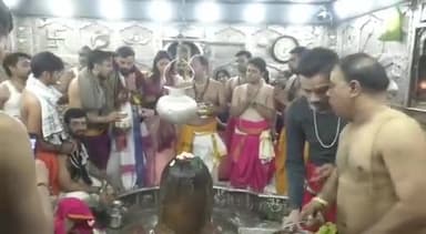 Virat Anushka ने किए बाबा महाकाल के दर्शन ! #virat #viratkohli #anushkasharma #viratians #mahadev #mahakal