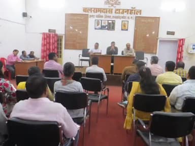 राजनांदगांव: निगम सभाकक्ष में राजनांदगांव आयुक्त ने निगम टी.एल. की बैठक में विभागवार की समीक्षा, दिए आवश्यक दिशा-निर्देश