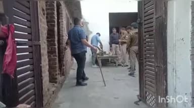 मुरादाबाद: अवैध शराब के विरुद्ध कार्रवाई करते आबकारी विभाग ने आदर्श कॉलोनी में दी दबिश, कई भट्टियों को किया नष्ट