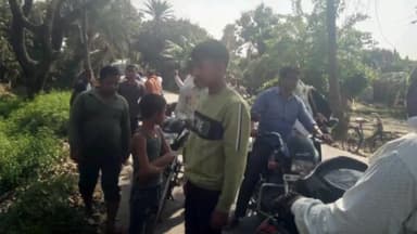 महुआ: चकमजाहिद चौक के पास अनियंत्रित बोलेरो पिकअप ने ई रिक्शा में मारा ठोकर, तीन व्यक्ति घायल,निजी अस्पताल में भर्ती।