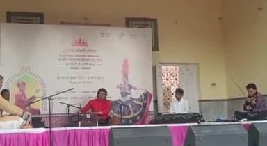 श्री करणी माता मंदिर प्रांगण परिसर में भक्ति संगीत