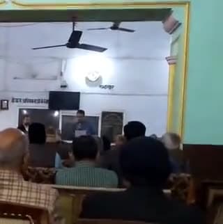 बहराइच: ज़िला बार एसोसिएशन सभागार में ग्राम न्यायालयों की स्थापना के विरोध में अधिवक्ताओं ने की बैठक