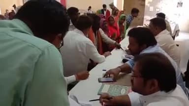 जौनपुर: हुसैनाबाद के काशीराम सामुदायिक भवन में संपूर्ण समाधान दिवस का आयोजन किया गया