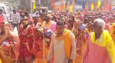 राजगीर: गाजे-बाजे के साथ दुहै-सुहैय गांव से निकाली गई कलश शोभायात्रा, काफी संख्या में श्रद्धालु हुए शामिल