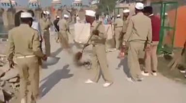 जौनपुर: हनुमान घाट पर संत निरंकारी मिशन जौनपुर द्वारा चलाया गया स्वच्छता सफाई अभियान