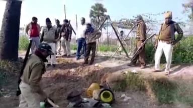 महुआ: थाना महुआ पुलिस ने होली को देखते हुए शराब कारोबारियों के खिलाफ चलाया विशेष छापेमारी अभियान