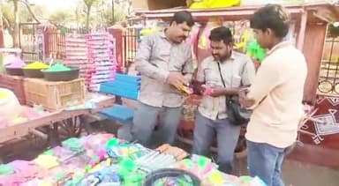 होली के पर्व के चलते आगर में सजने लगी रंग, गुलाल ,और पिचकारी की दुकानें, 8 मार्च को धूमधाम के साथ मनाई जाएगी होली।