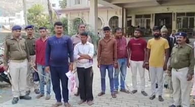 राजगीर: पुलिस ने राजगीर के अलग-अलग स्थानों पर छापेमारी कर दो शराब तस्करों और 6 शराबियों को किया गिरफ्तार, भेजा जेल