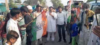 आज बरवाई में भारत सरकार द्वारा घरेलू एवं कमर्शियल गैस पर बढ़ाई कीमतों के विरोध में सुभाष बोहत एडवोकेट के नेतृत्व में महंगाई का पुतला दहन कर महंगाई कम करने की मांग की ।