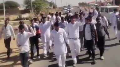 फलौदी: कांग्रेस की हाथ से हाथ जोड़ो यात्रा PCC सदस्य महेश व्यास के नेतृत्व में बाप के मणचितिया,रावरा के गांवों पहुंचीं।